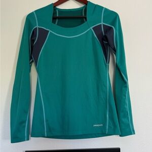 Patagonia Green and Gray Long Sleeve Women's Tee